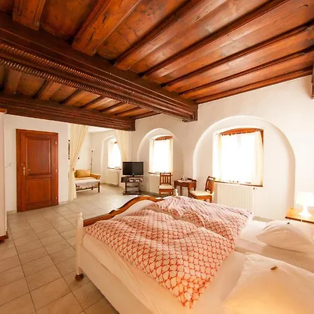 U Zámku Gasthof 3*