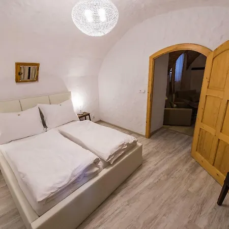 U Zámku 3*